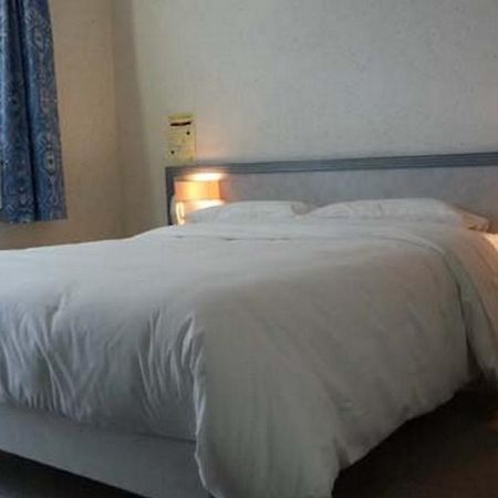 Hotel Le Chatelain Faulquemont Room photo