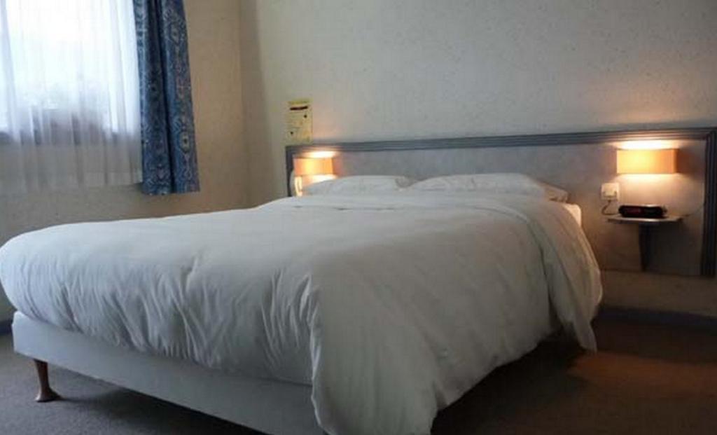 Hotel Le Chatelain Faulquemont Room photo