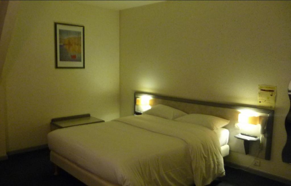 Hotel Le Chatelain Faulquemont Room photo
