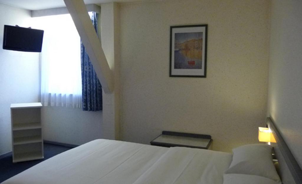 Hotel Le Chatelain Faulquemont Room photo